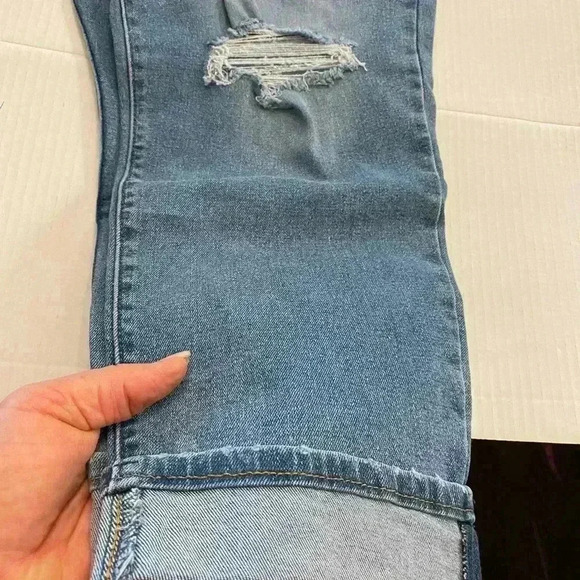 Levi’s Women’s Boyfriend Crop High Rise Distressed Denizen NEW size 20 - Picture 12 of 14